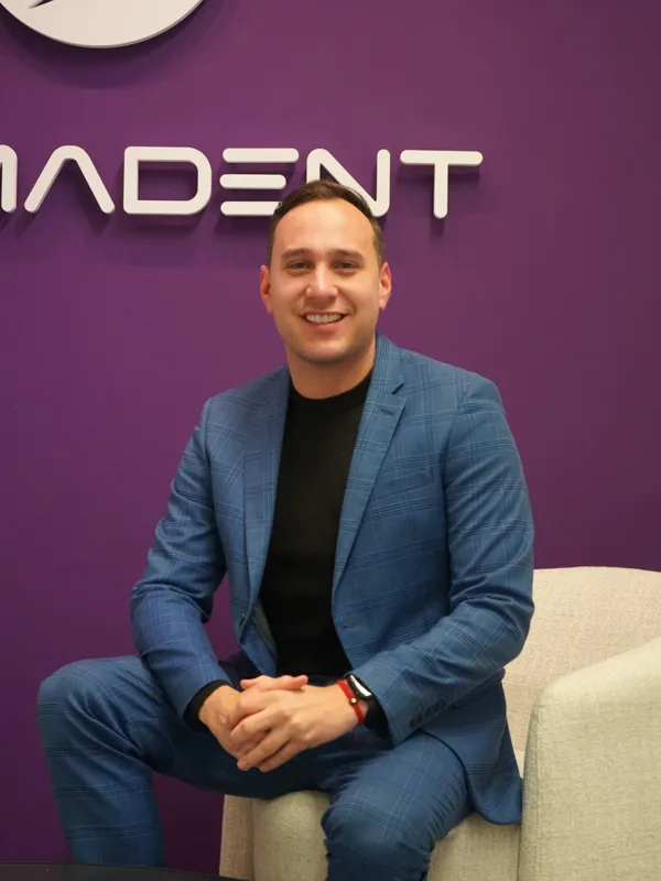 Harley Monseguilemman — Community Manager